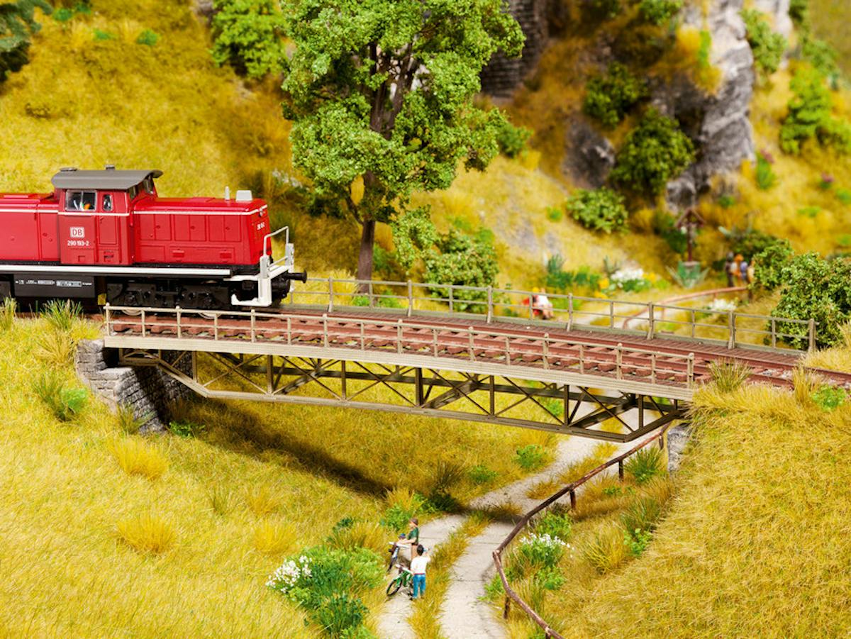 Albero Con Panca Noch 21642 HO – Accessorio Dipinto Per Modellismo Ferroviario E Diorami