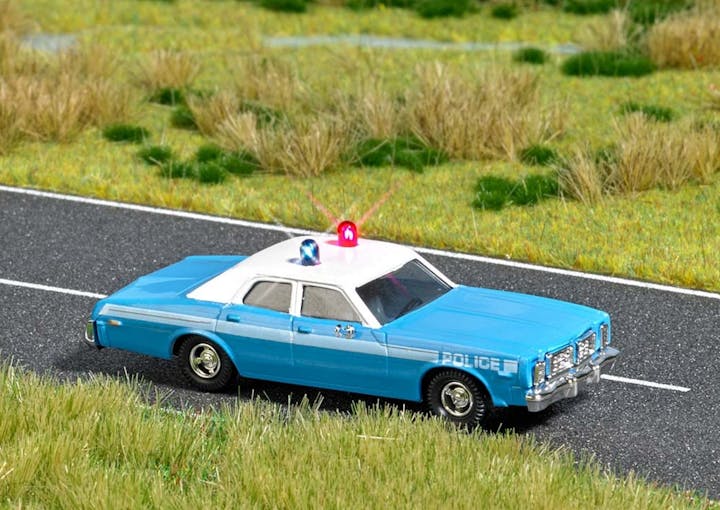 Busch 5629 Dodge Monaco Police con lampeggiatori funzionanti