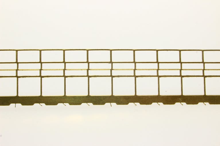 Tecnomodel R-084 Parapetto ringhiera per ponti con mancorrenti, in ottone Lunghezza 400 mm.