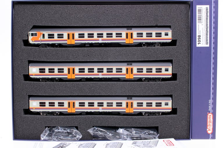 Vitrains 1098 Set tre carrozze FS MDVC con semipilota passante e illuminazione interna ep.IV