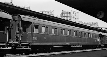 REE Modeles VB-50272 SNCF carrozza di 3 cl. (ex FS preda bellica) tipo Cmyf 11450 livrea verde con tetto grigio, ep.IIIA