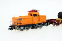 Arnold HN2300 DB Set con locomotiva elettrica V6D e due carri pianali con carico di bobine - Scala N