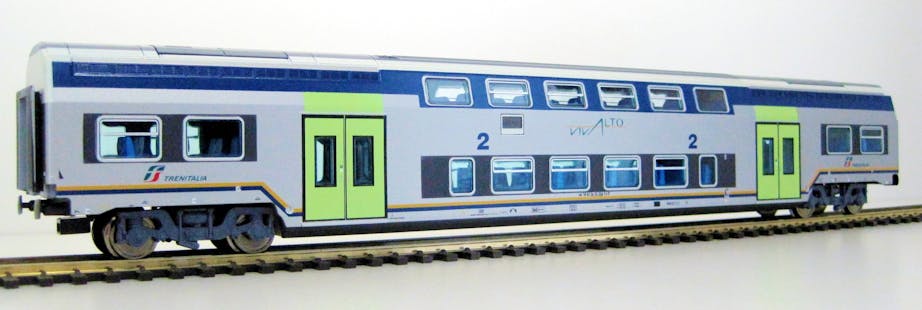 Vitrains 3183 Carrozza FS a due piani ''Vivalto'' di 2 cl. nuova livrea Trenitalia treni regionali con riga bianca
