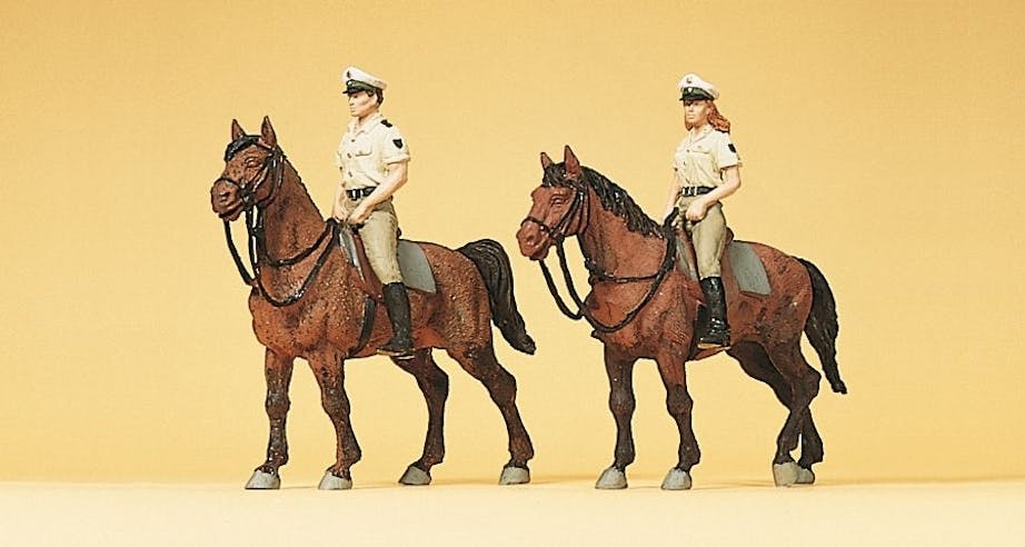 Preiser 10389 Poliziotti a cavallo con divisa estiva