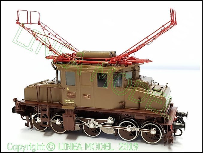 Lineamodel 18E55030 Kit di montaggio Locomotiva Trifase FS E550 030 in Livrea Castano e isabella