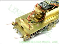 Lineamodel 18E55030 Kit di montaggio Locomotiva Trifase FS E550 030 in Livrea Castano e isabella