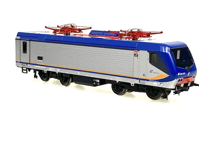 Vitrains 2240 FS E 464 124 livrea Trenitalia treni regionali con display basso ep.VI