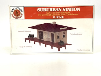 Bachmann 45954 Suburban station in kit di montaggio, Scala 0