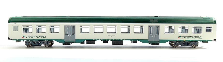 Vitrains 3260 TRENORD carrozza 2 cl. MDVC ''Revamping'' con illuminazione interna, ep. VI