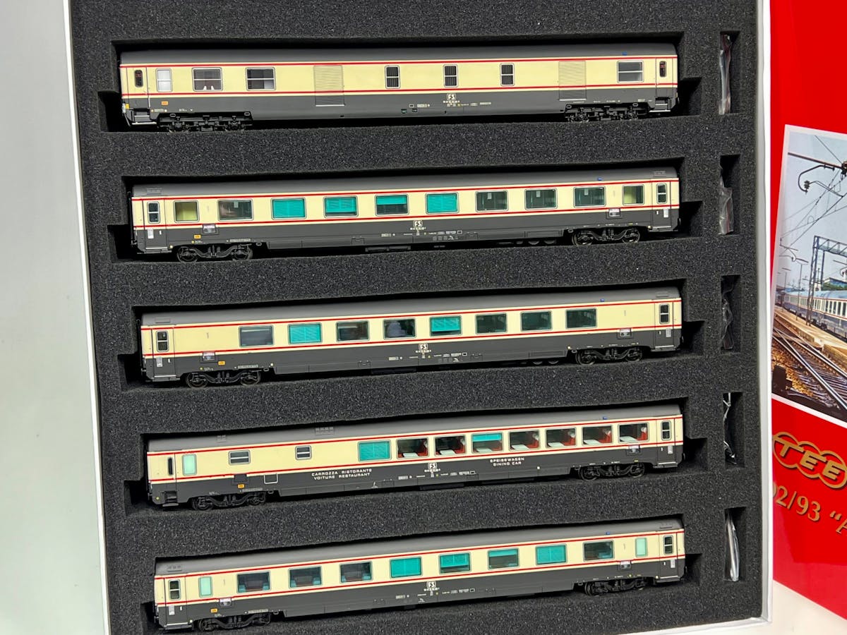 Acme 55220 FS TEE ''Adriatico'' set 5 carrozze Gran Confort, ep.IV ...