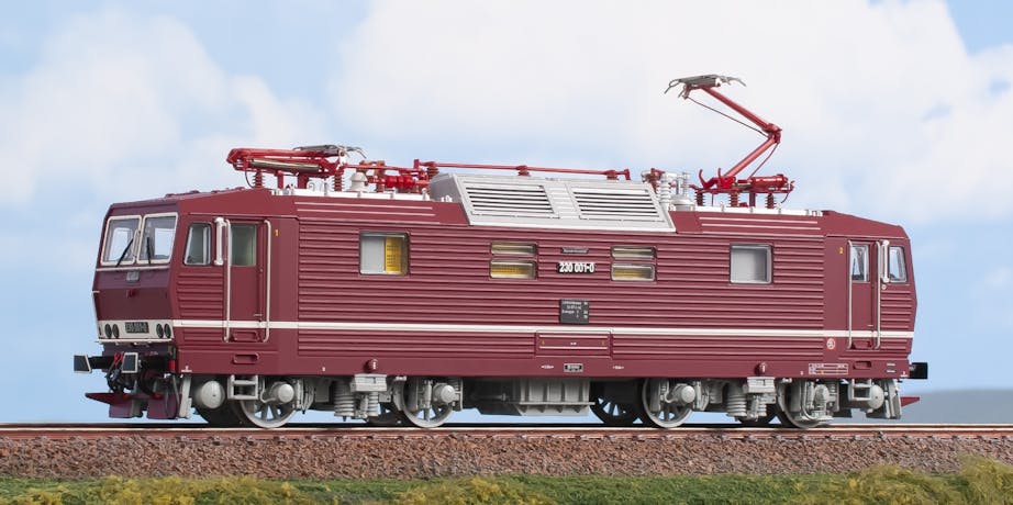 Acme 60543 DR locomotiva ''Knödelpresse'' BR 230 001-0 delle Ferrovie Statali Tedesche di costruzione SKODA, stato 1991 ep.V