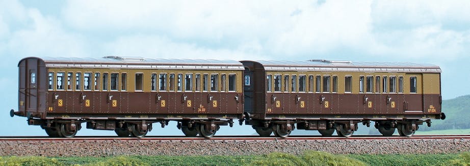 Acme 55124 FS Set di due carrozze a tre assi del Tipo 1931R formato da una carrozza Biy 34.000 ed una BDiy 67.000, entrambe di terza classe ed in livrea castano/Isabella, ep.III