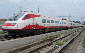 Rivarossi HR3024 FS, set di 5 carrozze intermedie per il treno ad alta velocità ad assetto variabile ETR 460, livrea “Frecciabianca”, ep. VI