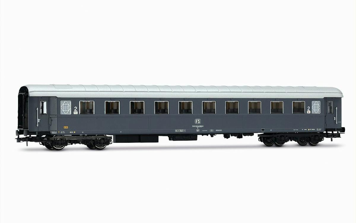 HORNBY RIVAROSSI HR 4277 Carrozza bagagliaio livrea castano FS TRENITALIA HO 1/87 HORNBY RIVAROSSI HR 4277 Carrozza bagagliaio livrea castano FS TRENITALIA HO 1/87