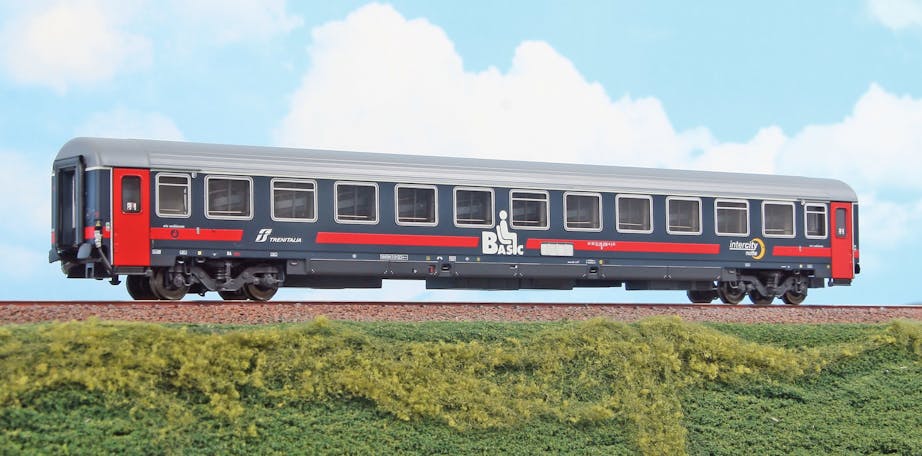 Acme 50604 FS - carrozza UIC-Z ''Basic'' con posti a sedere, in livrea ''Intercity Notte'' attuale di Trenitalia, ep.VI