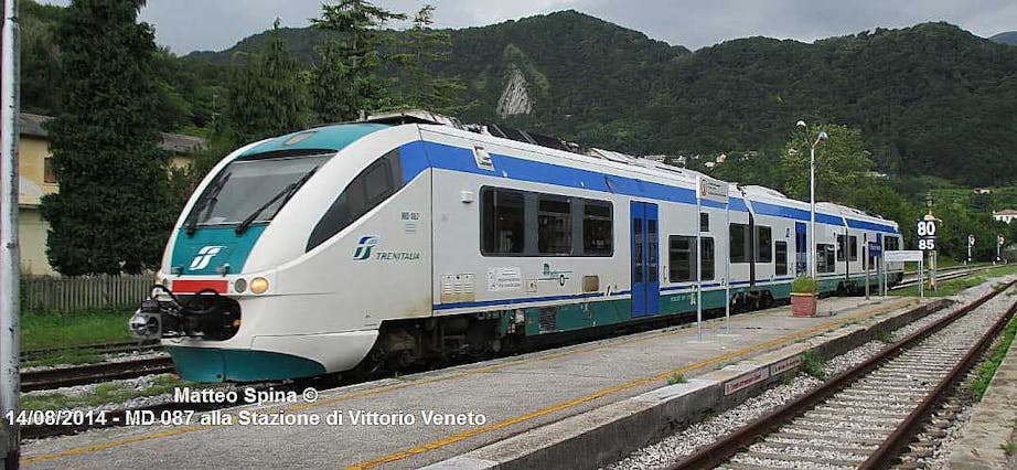 Vitrains 1145 FS ''Minuetto'' MD087 (diesel) in livrea XMPR di Trenitalia, ep.VI con illuminazione interna