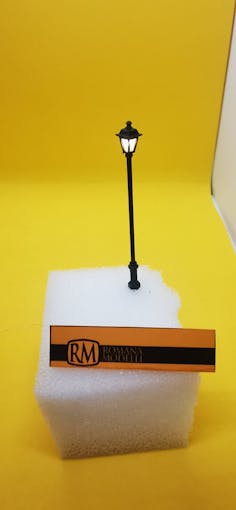 RM Romana Modelli 50155 Lampione stile classico con led - Scala H0