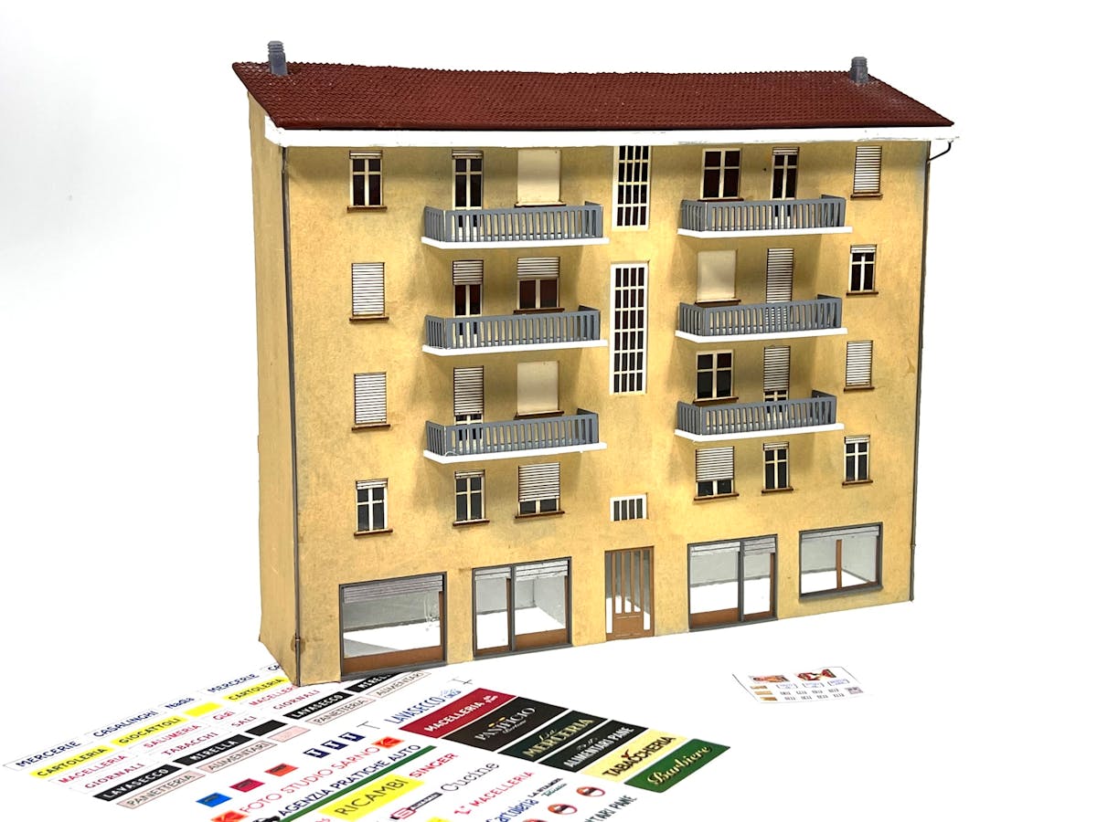 tecnomodel-77342-palazzo-per-fondale-di-3-piani-con-sei-balconi-e-due