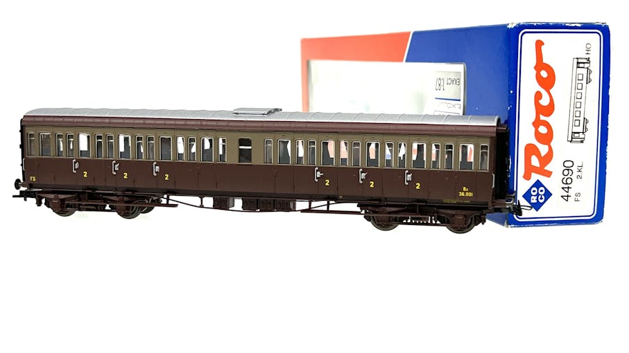 Roco 44690 FS carrozza centoporte di 2 cl. cl livrea castano isabella