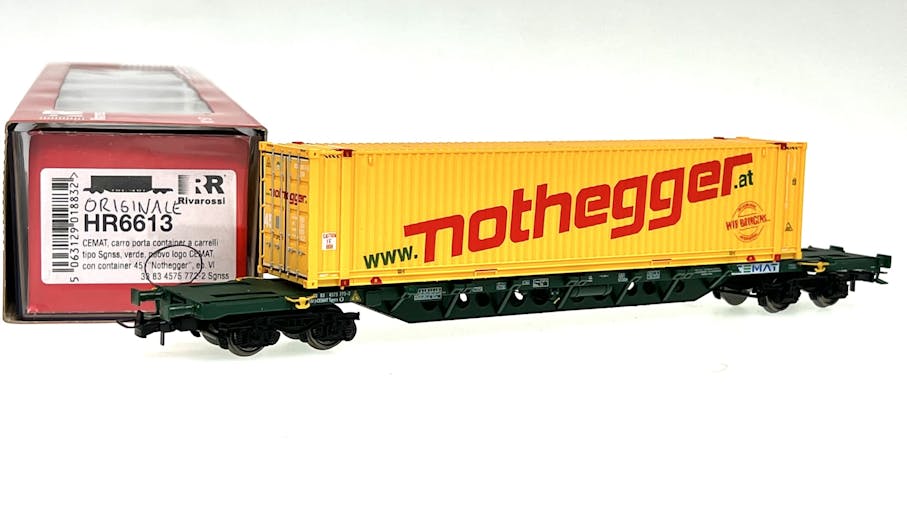 Rivarossi HR6613-U CEMAT, carro porta container a 4 assi tipo Sgnss, livrea verde, nuovo logo CEMAT, caricato con un container “Nothegger” da 45 piedi, ep. VI