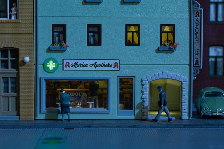 Auhagen 58107 Insegna luminosa farmacia croce verde
