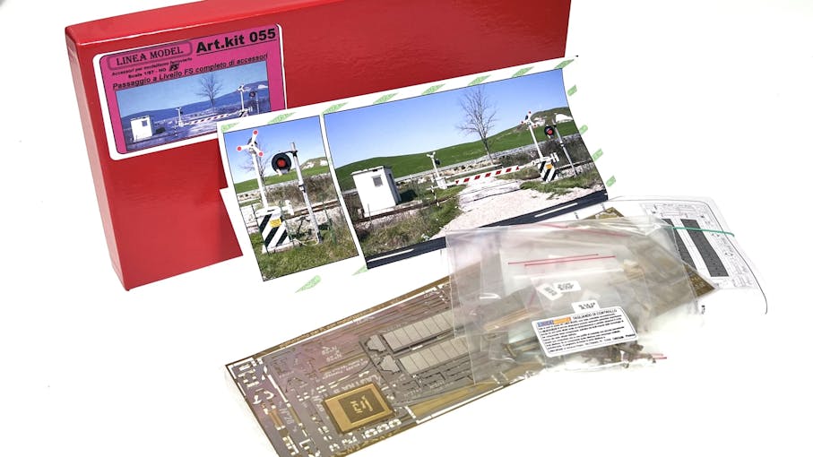 Lineamodel LM055 Passaggio a livello FS kit di montaggio in ottone fotoinciso