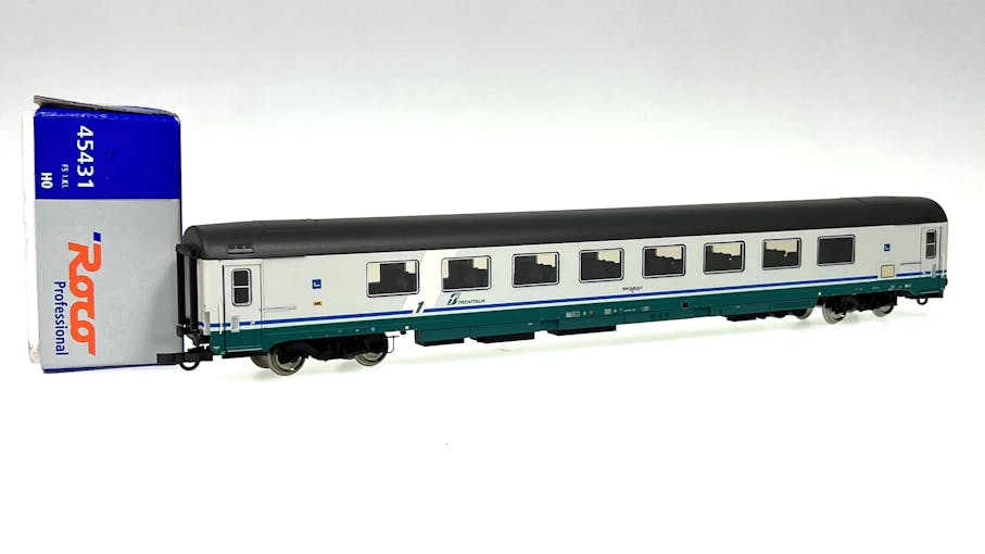 Roco 45431 FS carrozza tipo Gran Confort in livrea XMPR, ep.V