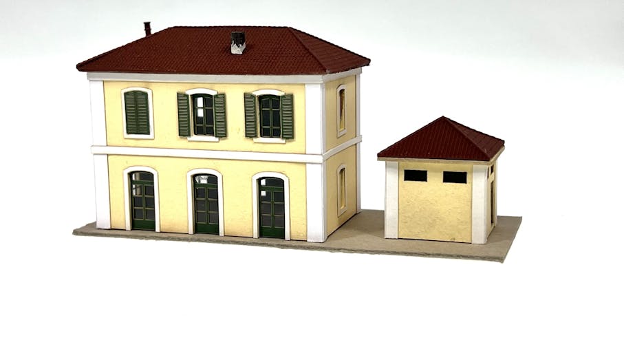 Tecnomodel 79652 Stazione FS con WC - fornito montato e verniciato, Scala N 1/160