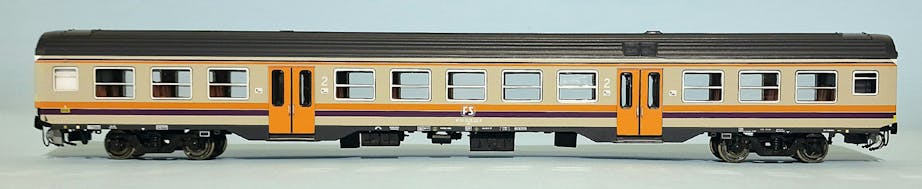 Vitrains 3448 FS Carrozza 2 cl. livrea MDVC con Logo TV, pito argento, triangoli bianchi, illuminazione interna, ep.IV