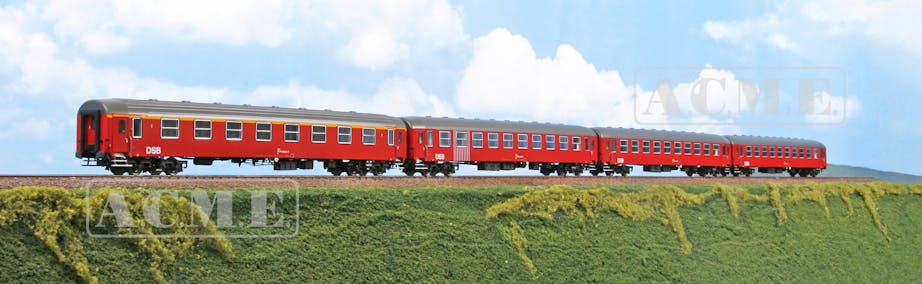 Acme 55357 DSB Set di quattro Carrozze “IC-tog” Tipo Y, ep.IV-V