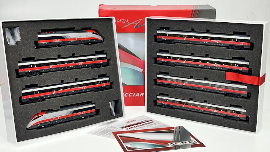 Acme 70015-67-68 FS elettrotreno ETR 500 ''Frecciarossa'' livrea AV3 in 14 elementi 8 + 3 + 3 - DCC