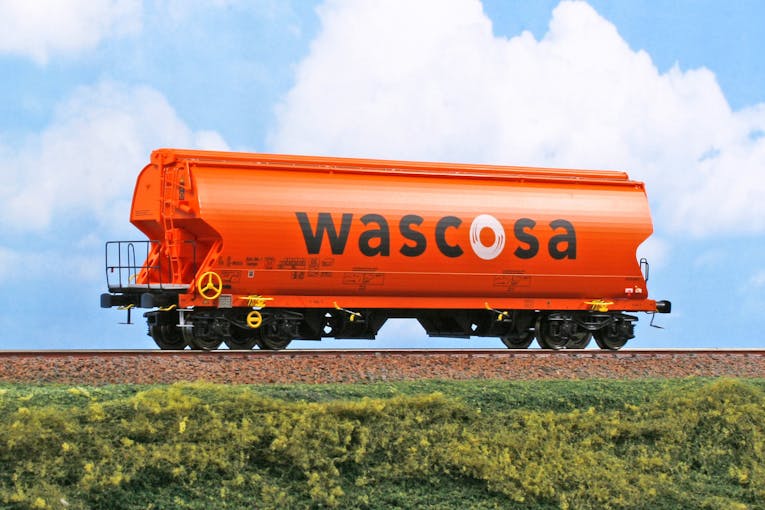NME 509692 Carro tramoggia per trasporto cereali Tagnpps 95m³ Wascosa, livrea arancione, ep.VI. H0, con luci di coda in stile FS - DCC-DC