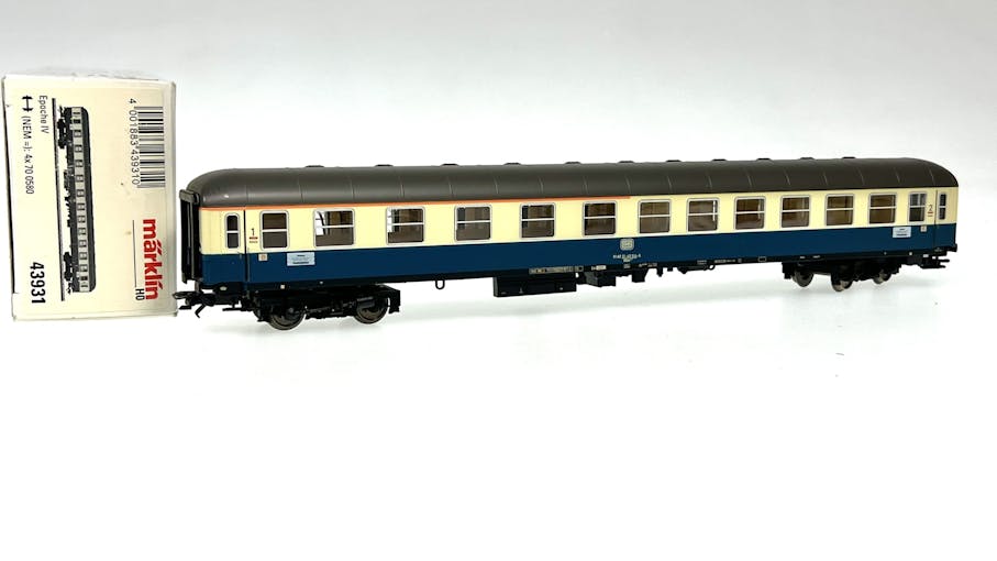 Marklin 43931 DB carrozza UIC-X mista di 1/2 cl. tipo ABm 225 con illuminazione interna, ep.IV-V - con assali per DC.