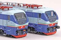 Acme 60644 Set di due locomotive elettriche E.402.116 e E.402.172 di Trenitalia in livrea blu/azzurro, con fascia tricolore sui frontali, ep. VI
