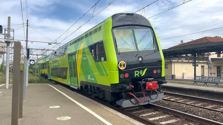 Vitrains 3458 FS carrozza a due piani 'Vivalto' di 2 cl. nuova livrea Trenitalia Rebel Revolution, ep.VI