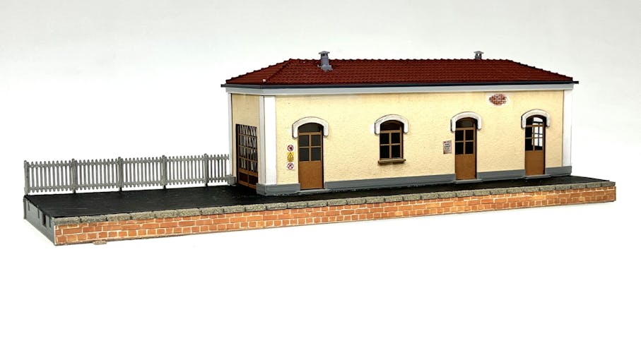 Tecnomodel 80023 Marciapiede (banchina) di stazione, componibile in stile FS, con magazzino, fornito montato