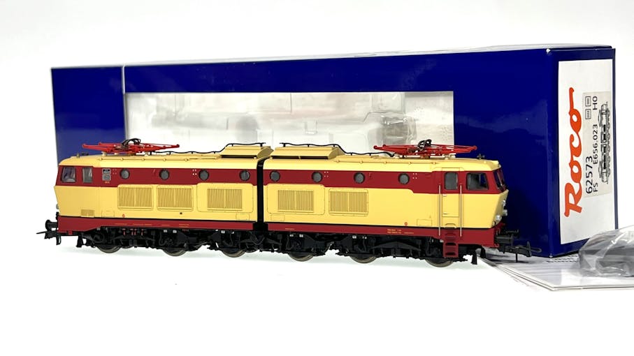 Roco 62573 FS locomotiva elettrica E656.023 ep.IV livrea sperimentale giallo rosso.