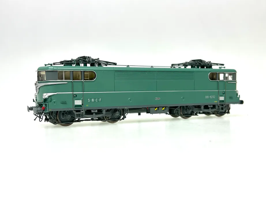 Locomotive électrique REE MB-083 BB 9242 SNCF Époque IV - HO - Digitale Et Sonore - NEUVE