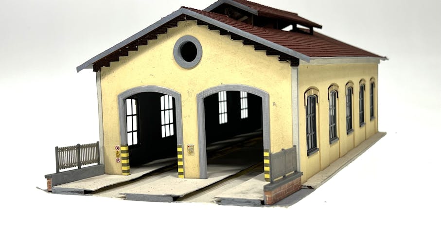 Tecnomodel 67610-1 Rimessa locomotive di tipo FS a due stalli, a cinque finestre e illuminazione interna a Led 15V. cc/ca