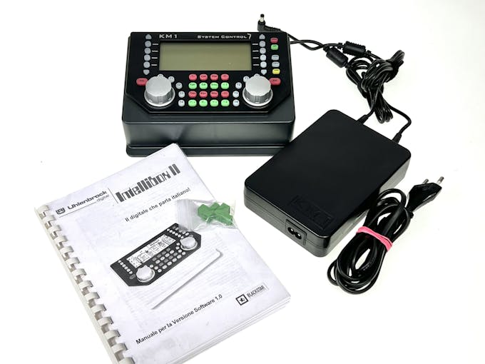 Uhlenbrock 430000 (65100) KM1 Sistem 7 (Intellibox II) centrale di controllo multiprotocollo - con alimentatore e manuale in italiano.