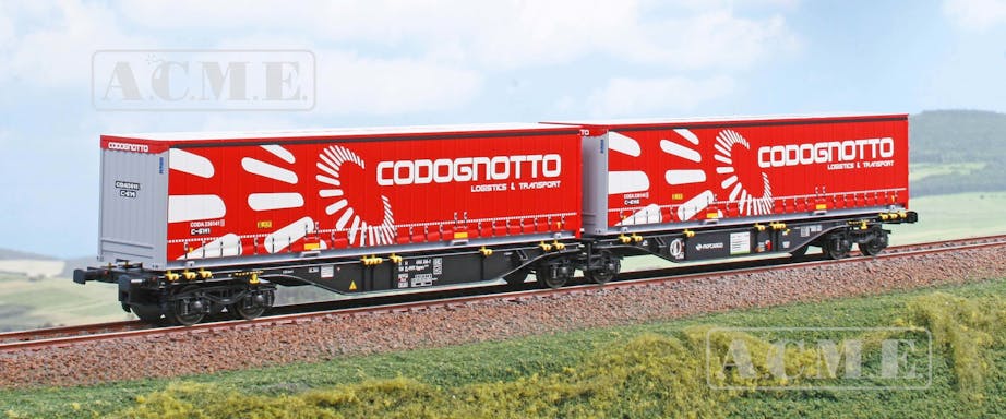 Acme 40493 Carro intermodale Tipo Sggmrss 90' PKP Cargo di nuova costruzione, con due casse mobili telonate ''Codognotto'', ep.VI