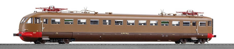 Os.kar 2109 FS Elettromotrice ALe 790.049 nello stato di fine servizio presso il deposito di Novi Ligure, ep.IV-V